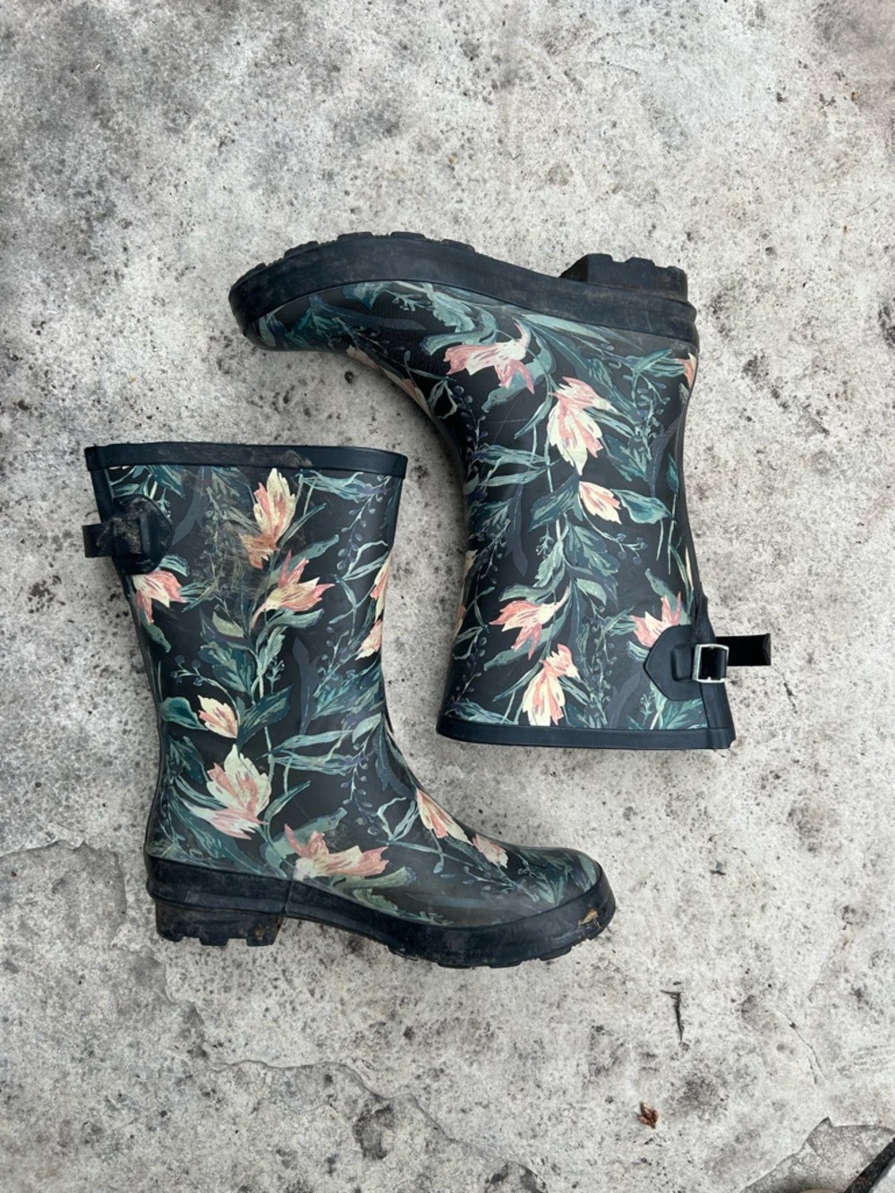 Target Floral Rain Boots, size 9 - Picture 3 of 13
